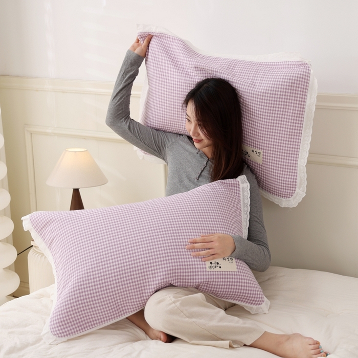 91家纺网 家纺一手货源 找家纺 朴尔家纺-毛巾被 2024新款韩版小碎花边全棉四层纱布枕巾 韩式小格-紫