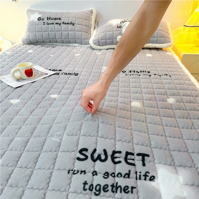 91家纺网 家纺一手货源 找家纺 喜居 2024新款印花牛奶绒床褥垫加厚宝宝绒床褥子床垫薄床垫 星之物语