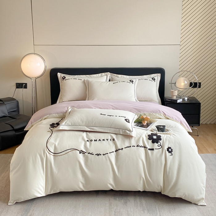 91家纺网 家纺一手货源 找家纺 涵宸家纺 2024新款全棉磨毛毛巾绣四件套--邦尼系列 邦尼-奶白