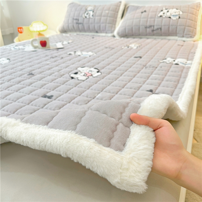 91家纺网 家纺一手货源 找家纺 喜居 2024新款印花牛奶绒床褥垫加厚宝宝绒床褥子床垫薄床垫 调皮狗