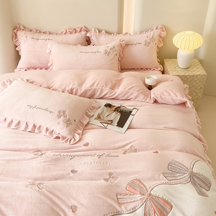 91家纺网 家纺一手货源 找家纺 （总）卡初家居（原微来） 2025秋冬新款A类高克重加厚保暖亲肤牛奶绒四件套--韵律系列（提供买家秀）