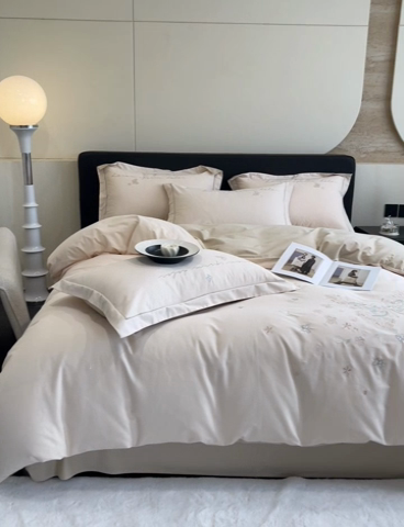 91家纺网 家纺一手货源 找家纺 涵宸家纺 2024新款全棉磨毛刺绣四件套--花蝴蝶系列 花蝴蝶-奶白