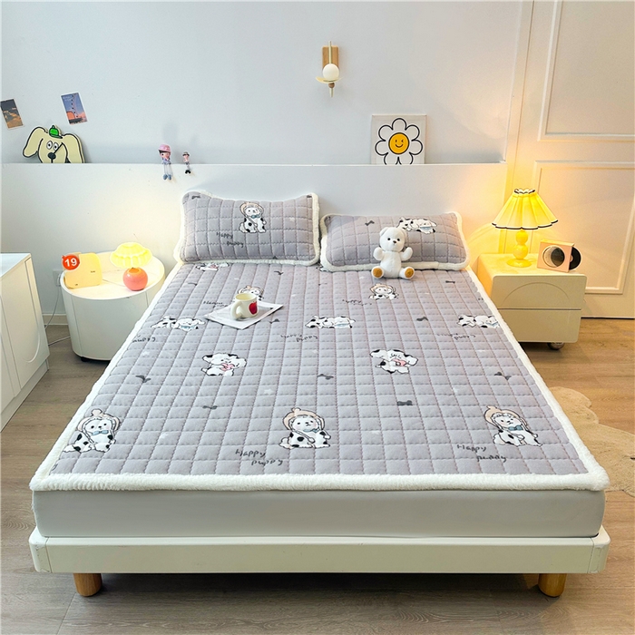 91家纺网 家纺一手货源 找家纺 喜居 2024新款印花牛奶绒床褥垫加厚宝宝绒床褥子床垫薄床垫 调皮狗