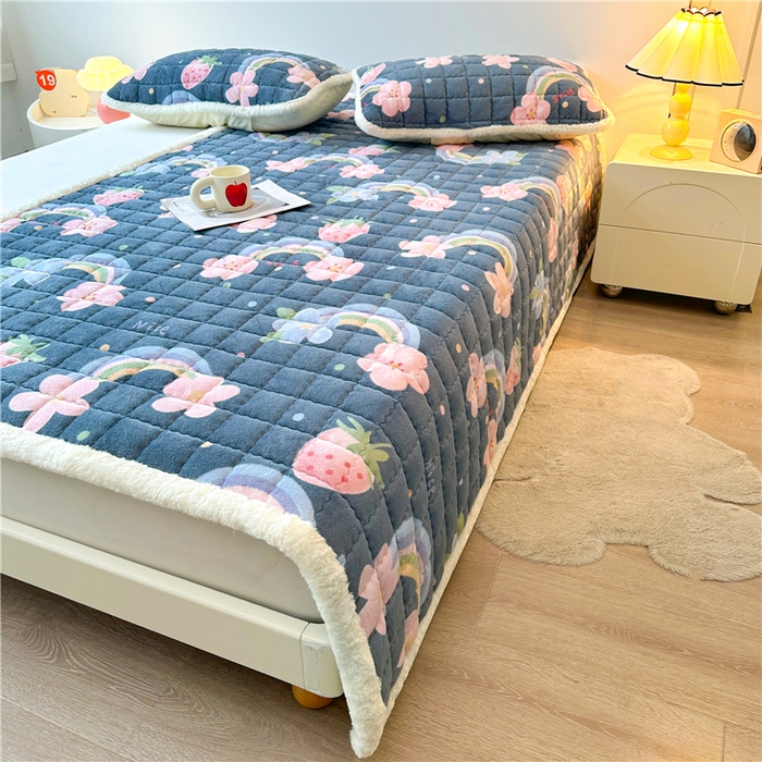 91家纺网 家纺一手货源 找家纺 喜居 2024新款印花牛奶绒床褥垫加厚宝宝绒床褥子床垫薄床垫 彩虹桥