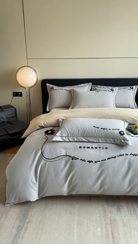 91家纺网 家纺一手货源 找家纺 涵宸家纺 2024新款全棉磨毛毛巾绣四件套--邦尼系列 邦尼-灰