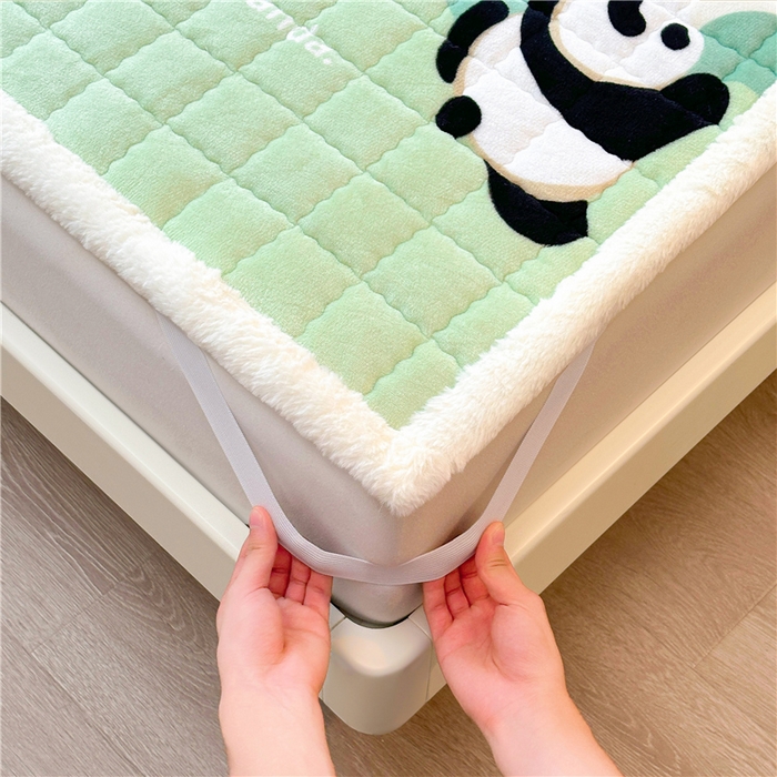 91家纺网 家纺一手货源 找家纺 喜居 2024新款印花牛奶绒床褥垫加厚宝宝绒床褥子床垫薄床垫 欢乐熊猫