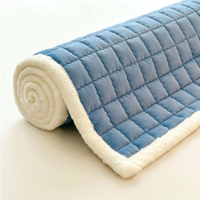 91家纺网 家纺一手货源 找家纺 喜居 2024新款印花牛奶绒床褥垫加厚宝宝绒床褥子床垫薄床垫 暖绒蓝