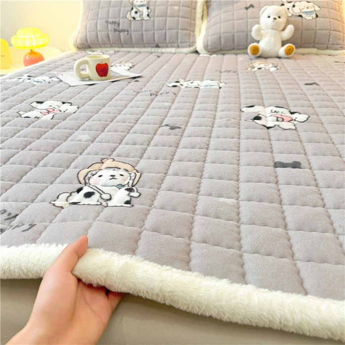91家纺网 家纺一手货源 找家纺 喜居 2024新款印花牛奶绒床褥垫加厚宝宝绒床褥子床垫薄床垫 调皮狗
