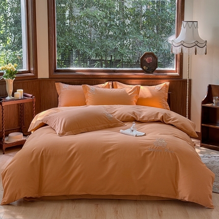 91家纺网 家纺一手货源 找家纺 巧玲珑 2025新款生态绣花四件套 爱丁熊-桔