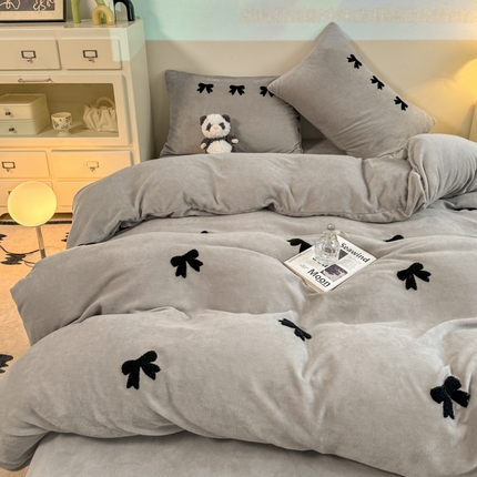 91家纺网 家纺一手货源 找家纺 （总）首尔家纺 2024新款牛奶绒毛巾绣四件套蝴蝶结卡通绣花系列