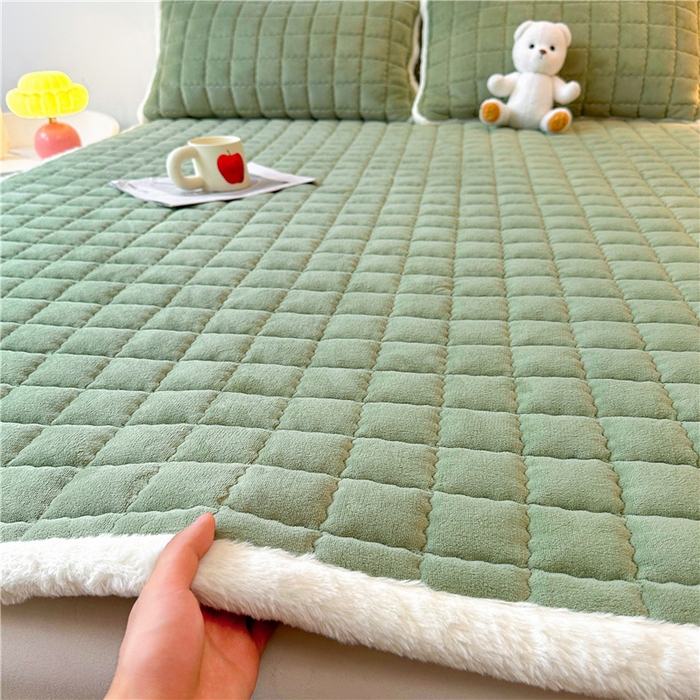 91家纺网 家纺一手货源 找家纺 喜居 2024新款印花牛奶绒床褥垫加厚宝宝绒床褥子床垫薄床垫 暖绒绿