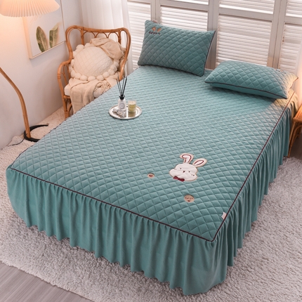 91家纺网 家纺一手货源 找家纺 好眠好梦家纺 2024新款叮当兔牛奶绒绣花单床裙 雾兰床裙