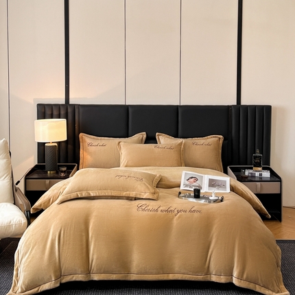 91家纺网 家纺一手货源 找家纺 （总）鸿织源家纺 2025新款230g全消光牛奶绒刺绣四件套