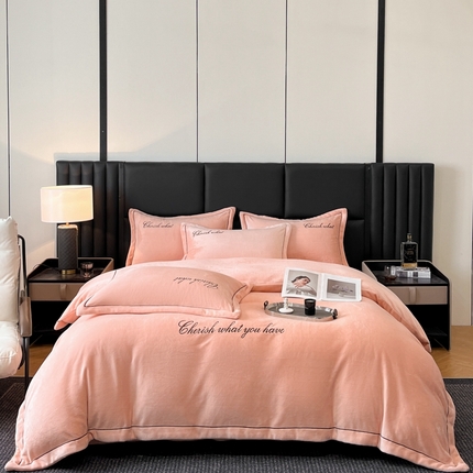 91家纺网 家纺一手货源 找家纺 （总）鸿织源家纺 2025新款230g全消光牛奶绒刺绣四件套