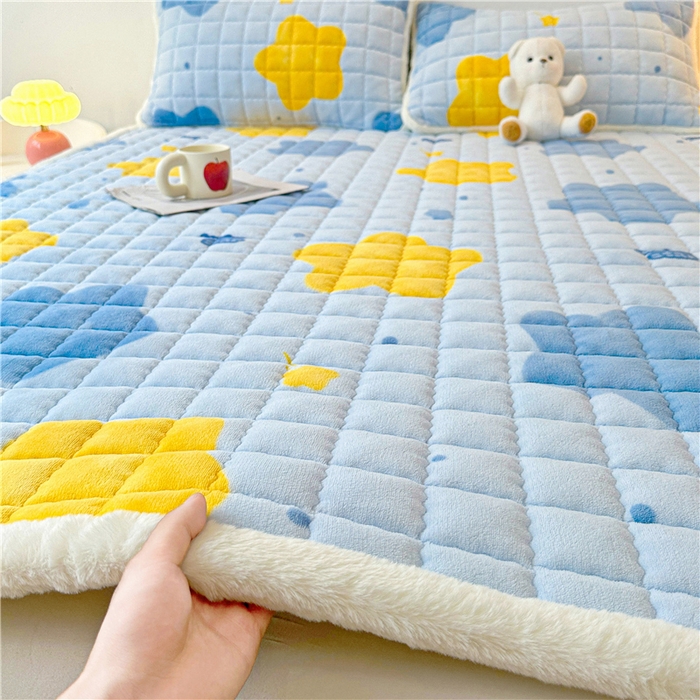 91家纺网 家纺一手货源 找家纺 喜居 2024新款印花牛奶绒床褥垫加厚宝宝绒床褥子床垫薄床垫 幸运星