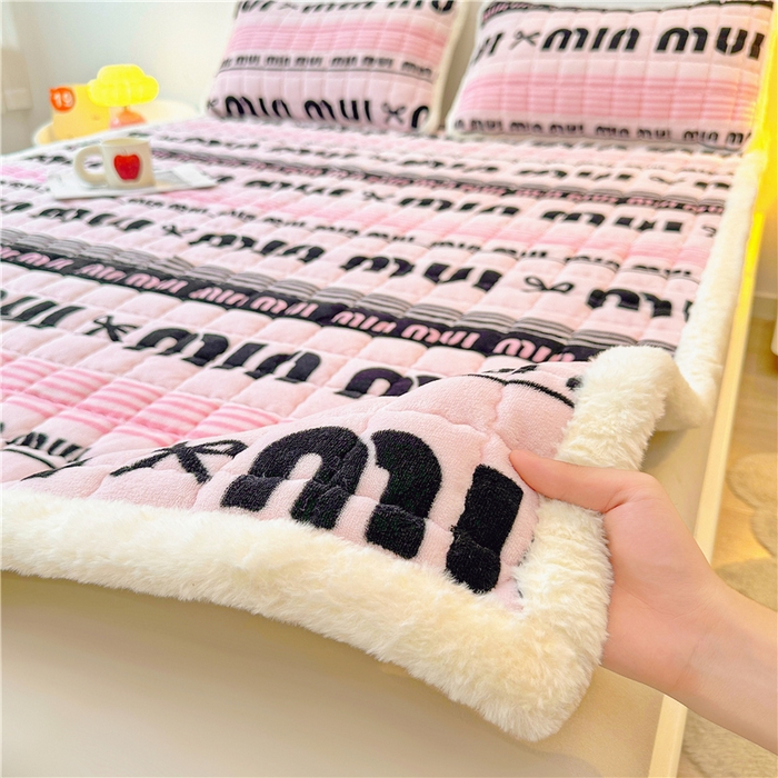 91家纺网 家纺一手货源 找家纺 喜居 2024新款印花牛奶绒床褥垫加厚宝宝绒床褥子床垫薄床垫 MM蝴蝶结