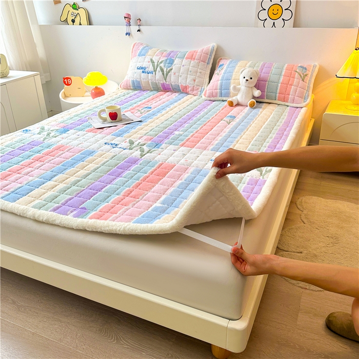 91家纺网 家纺一手货源 找家纺 喜居 2024新款印花牛奶绒床褥垫加厚宝宝绒床褥子床垫薄床垫 缤纷彩虹