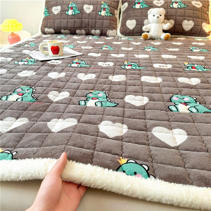 91家纺网 家纺一手货源 找家纺 喜居 2024新款印花牛奶绒床褥垫加厚宝宝绒床褥子床垫薄床垫 爱心恐龙