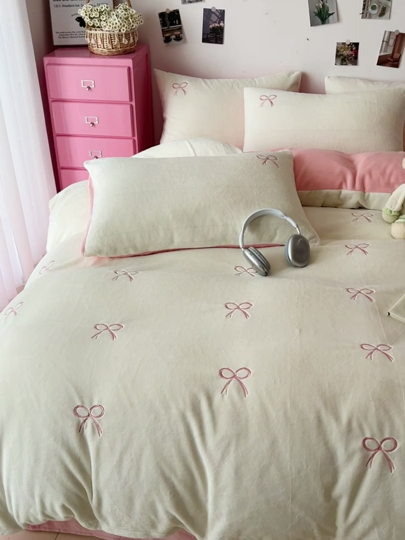 91家纺网 家纺一手货源 找家纺 海岛哥哥 2024新款小清新刺绣牛奶绒四件套 牛奶绒蝴蝶结-粉玉