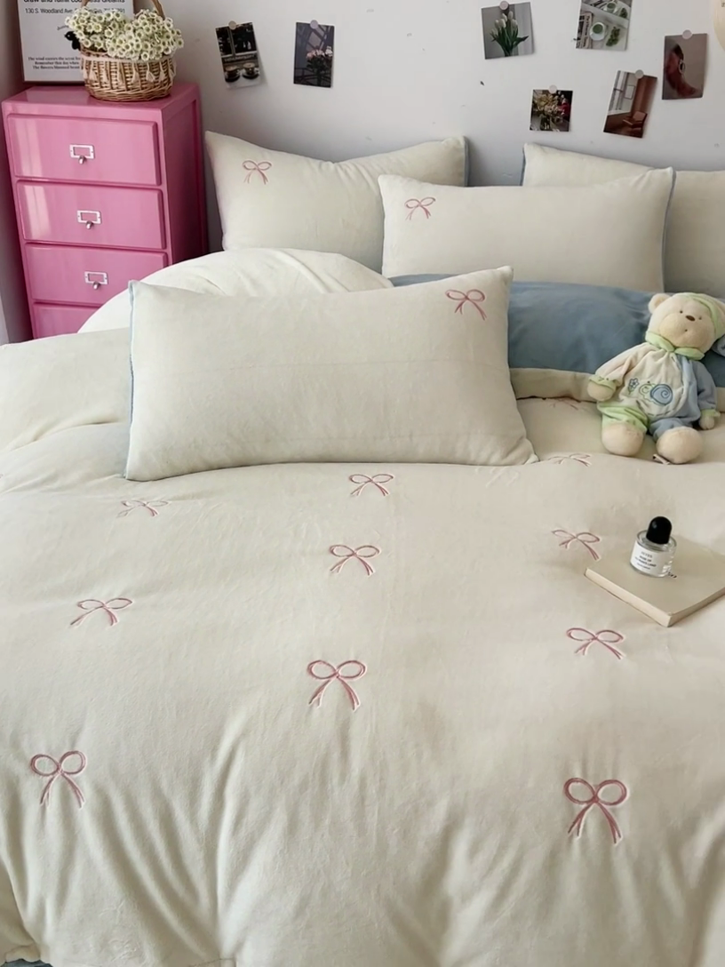 91家纺网 家纺一手货源 找家纺 海岛哥哥 2024新款小清新刺绣牛奶绒四件套 牛奶绒蝴蝶结-天蓝