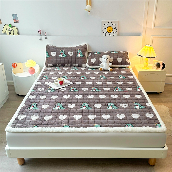 91家纺网 家纺一手货源 找家纺 喜居 2024新款印花牛奶绒床褥垫加厚宝宝绒床褥子床垫薄床垫 爱心恐龙