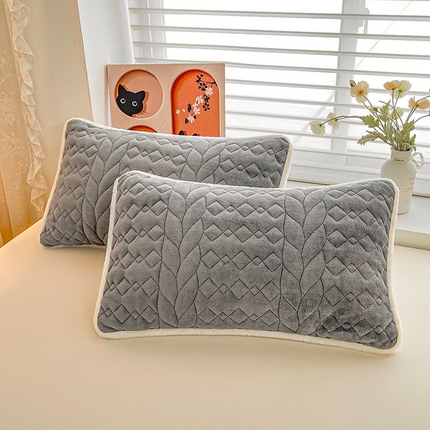 91家纺网 家纺一手货源 找家纺 （总）眠势力 2025新款牛奶绒夹棉枕套麦穗款冬季保暖