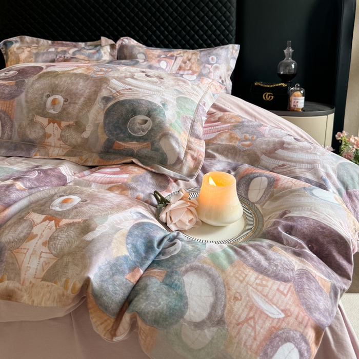 91家纺网 家纺一手货源 找家纺 涵宸家纺 2024新款全棉磨毛数码印花四件套 梦幻熊熊-桔