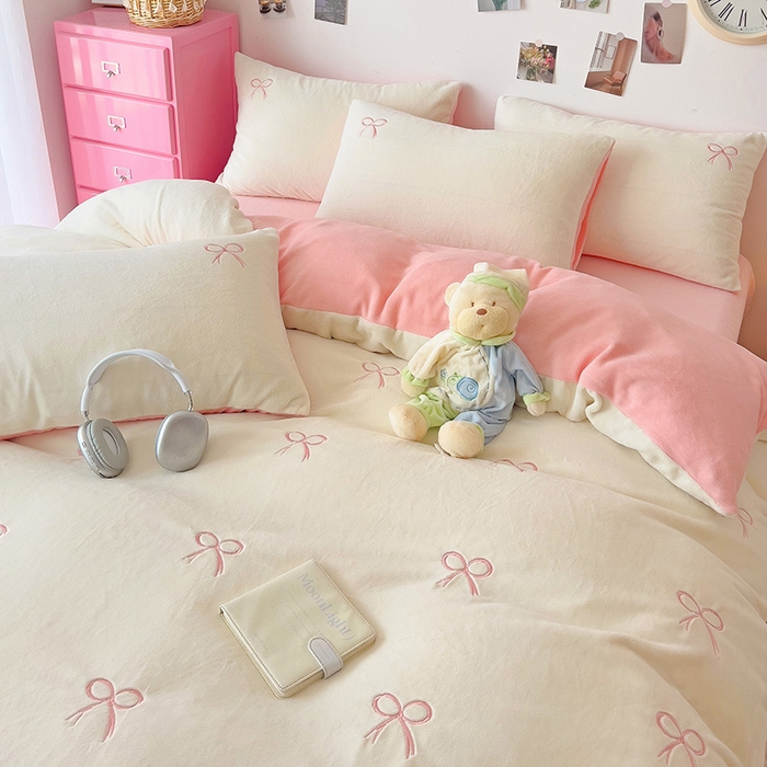 91家纺网 家纺一手货源 找家纺 海岛哥哥 2024新款小清新刺绣牛奶绒四件套 牛奶绒蝴蝶结-粉玉