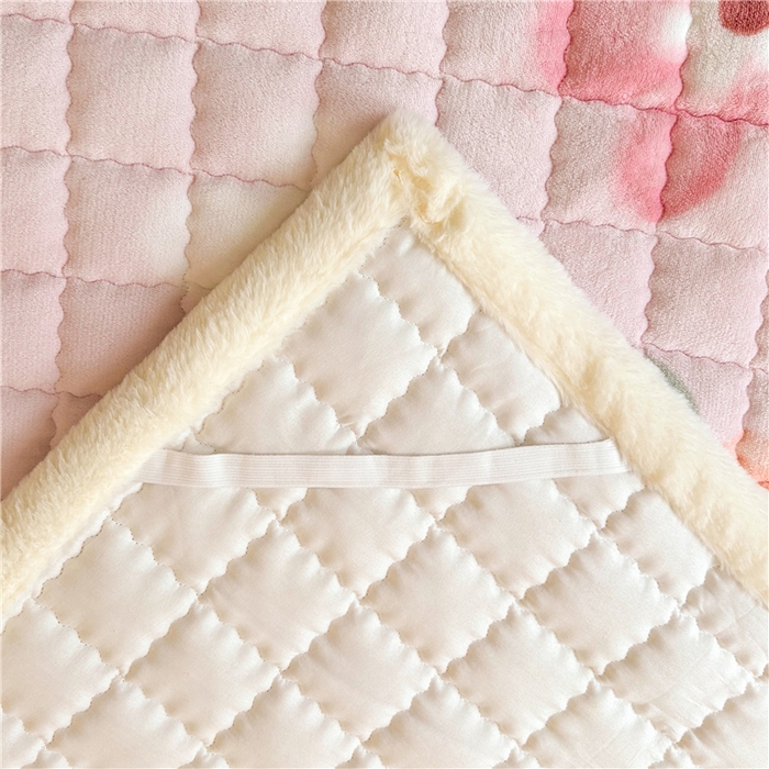 91家纺网 家纺一手货源 找家纺 喜居 2024新款印花牛奶绒床褥垫加厚宝宝绒床褥子床垫薄床垫 缤纷草莓