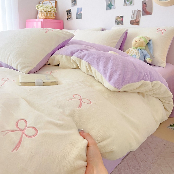 91家纺网 家纺一手货源 找家纺 海岛哥哥 2024新款小清新刺绣牛奶绒四件套 牛奶绒蝴蝶结-香芋紫