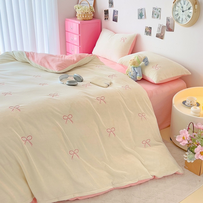 91家纺网 家纺一手货源 找家纺 海岛哥哥 2024新款小清新刺绣牛奶绒四件套 牛奶绒蝴蝶结-粉玉