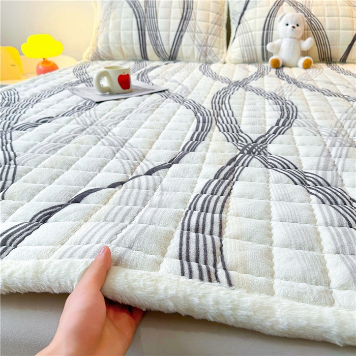 91家纺网 家纺一手货源 找家纺 喜居 2024新款印花牛奶绒床褥垫加厚宝宝绒床褥子床垫薄床垫 简约空间