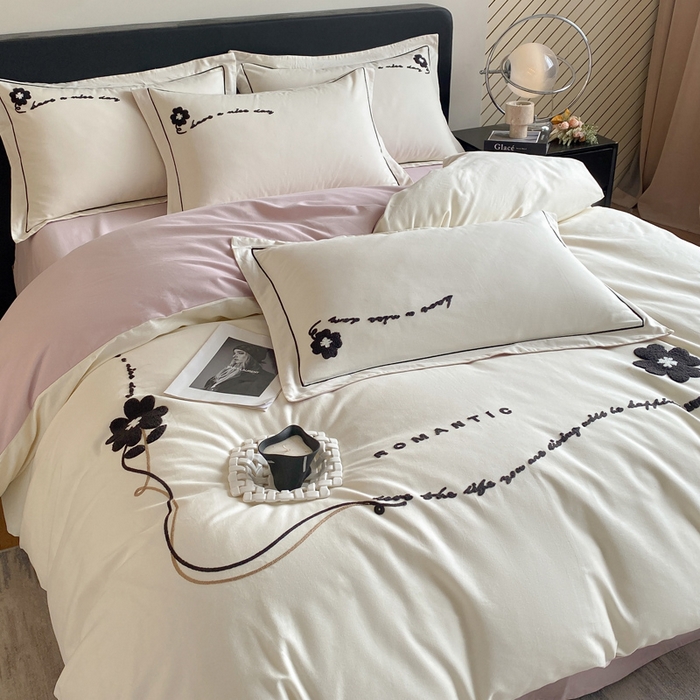 91家纺网 家纺一手货源 找家纺 涵宸家纺 2024新款全棉磨毛毛巾绣四件套--邦尼系列 邦尼-奶白