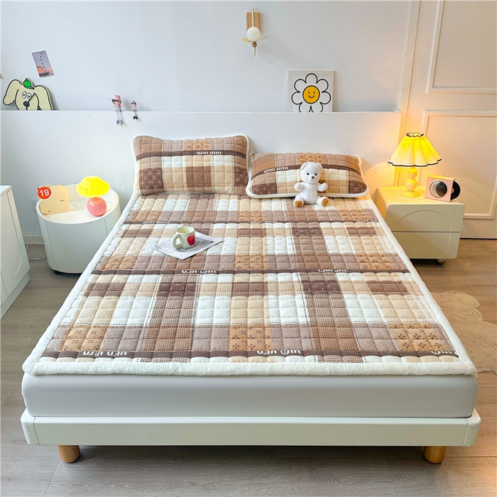 91家纺网 家纺一手货源 找家纺 喜居 2024新款印花牛奶绒床褥垫加厚宝宝绒床褥子床垫薄床垫 温情时光