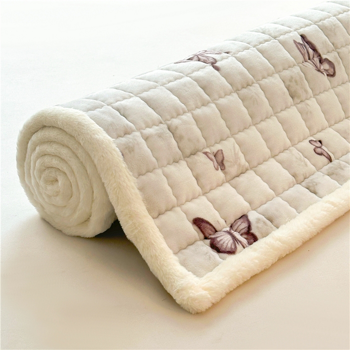 91家纺网 家纺一手货源 找家纺 喜居 2024新款印花牛奶绒床褥垫加厚宝宝绒床褥子床垫薄床垫 蝶恋