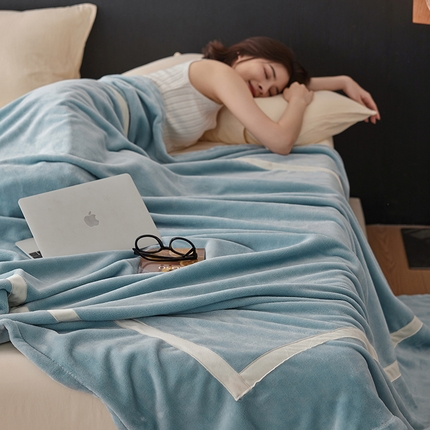 铭动家纺 2024新款牛奶绒拼接款纯色保暖毯 天蓝