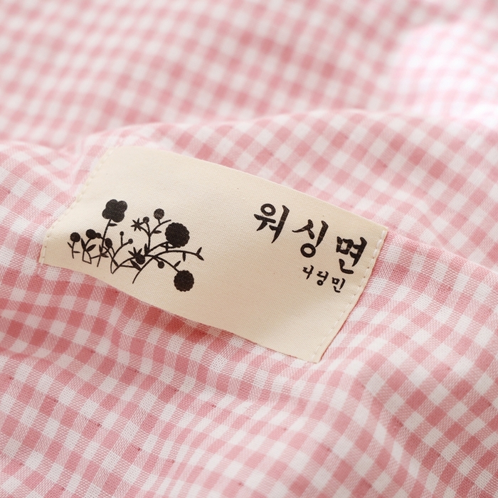 91家纺网 家纺一手货源 找家纺 朴尔家纺-毛巾被 2024新款韩版小碎花边全棉四层纱布枕巾 韩式小格-粉