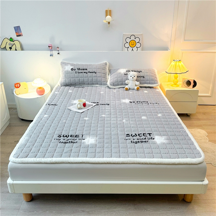 91家纺网 家纺一手货源 找家纺 喜居 2024新款印花牛奶绒床褥垫加厚宝宝绒床褥子床垫薄床垫 星之物语