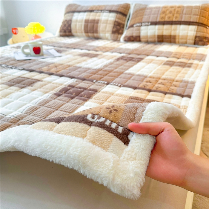 91家纺网 家纺一手货源 找家纺 喜居 2024新款印花牛奶绒床褥垫加厚宝宝绒床褥子床垫薄床垫 温情时光