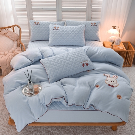 91家纺网 家纺一手货源 找家纺 好眠好梦家纺 2024新款叮当兔牛奶绒绣花床笠款四件套 水兰