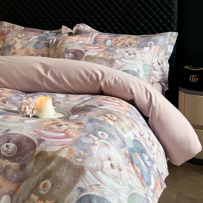 91家纺网 家纺一手货源 找家纺 涵宸家纺 2024新款全棉磨毛数码印花四件套 梦幻熊熊-桔