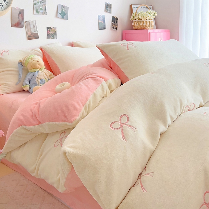 91家纺网 家纺一手货源 找家纺 海岛哥哥 2024新款小清新刺绣牛奶绒四件套 牛奶绒蝴蝶结-粉玉