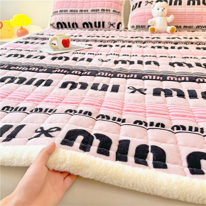 91家纺网 家纺一手货源 找家纺 喜居 2024新款印花牛奶绒床褥垫加厚宝宝绒床褥子床垫薄床垫 MM蝴蝶结