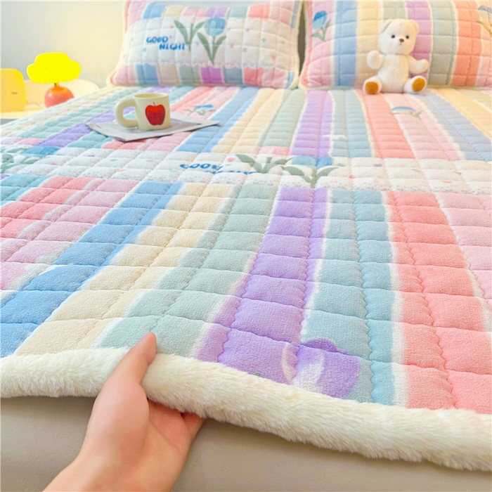 91家纺网 家纺一手货源 找家纺 喜居 2024新款印花牛奶绒床褥垫加厚宝宝绒床褥子床垫薄床垫 缤纷彩虹