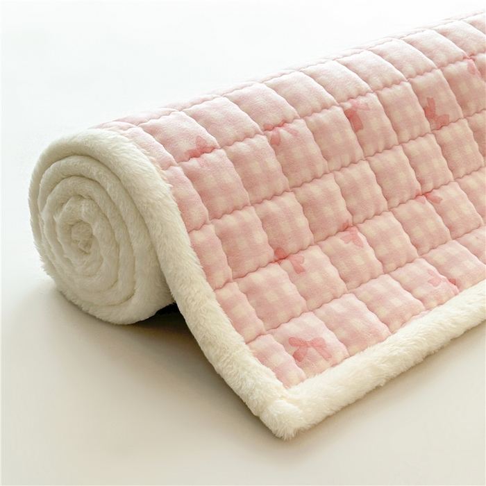 91家纺网 家纺一手货源 找家纺 喜居 2024新款印花牛奶绒床褥垫加厚宝宝绒床褥子床垫薄床垫 粉格浅浅