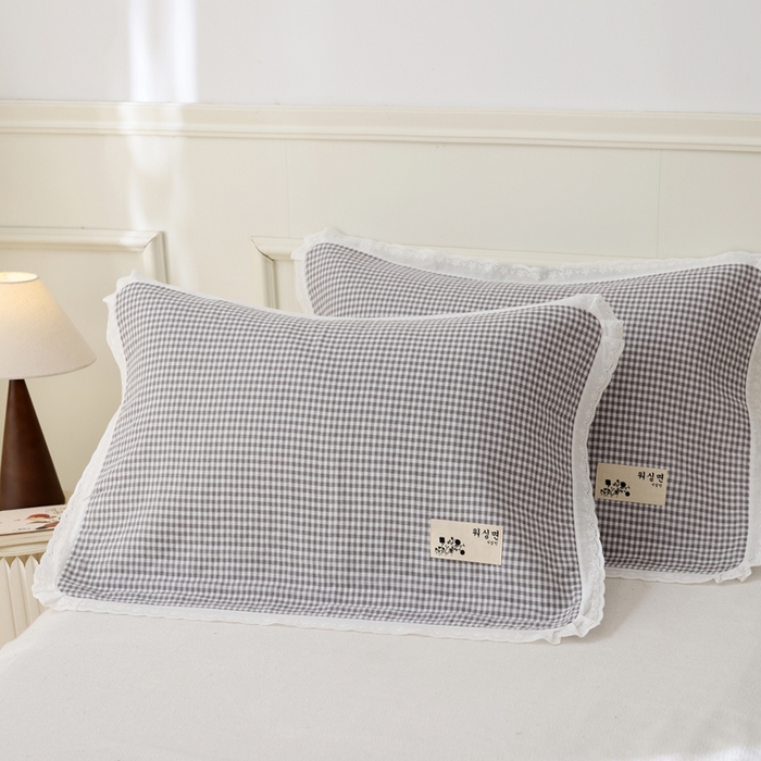 91家纺网 家纺一手货源 找家纺 朴尔家纺-毛巾被 2024新款韩版小碎花边全棉四层纱布枕巾 韩式小格-灰