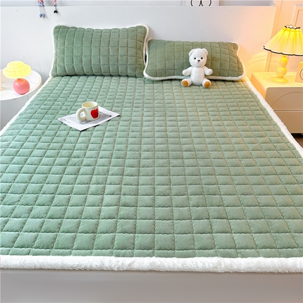 91家纺网 家纺一手货源 找家纺 喜居 2024新款印花牛奶绒床褥垫加厚宝宝绒床褥子床垫薄床垫 暖绒绿