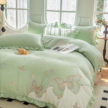 91家纺网 家纺一手货源 找家纺 （总）卡初家居（原微来） 2025秋冬新款A类高克重加厚保暖亲肤牛奶绒四件套--蝶舞系列（提供买家秀）