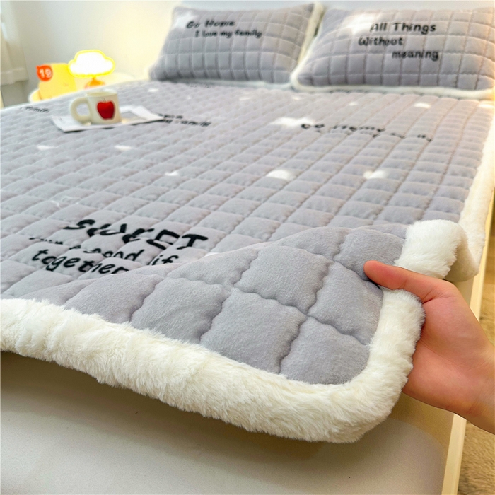 91家纺网 家纺一手货源 找家纺 喜居 2024新款印花牛奶绒床褥垫加厚宝宝绒床褥子床垫薄床垫 星之物语