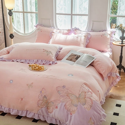 91家纺网 家纺一手货源 找家纺 （总）卡初家居（原微来） 2025秋冬新款A类高克重加厚保暖亲肤牛奶绒四件套--蝶舞系列（提供买家秀）